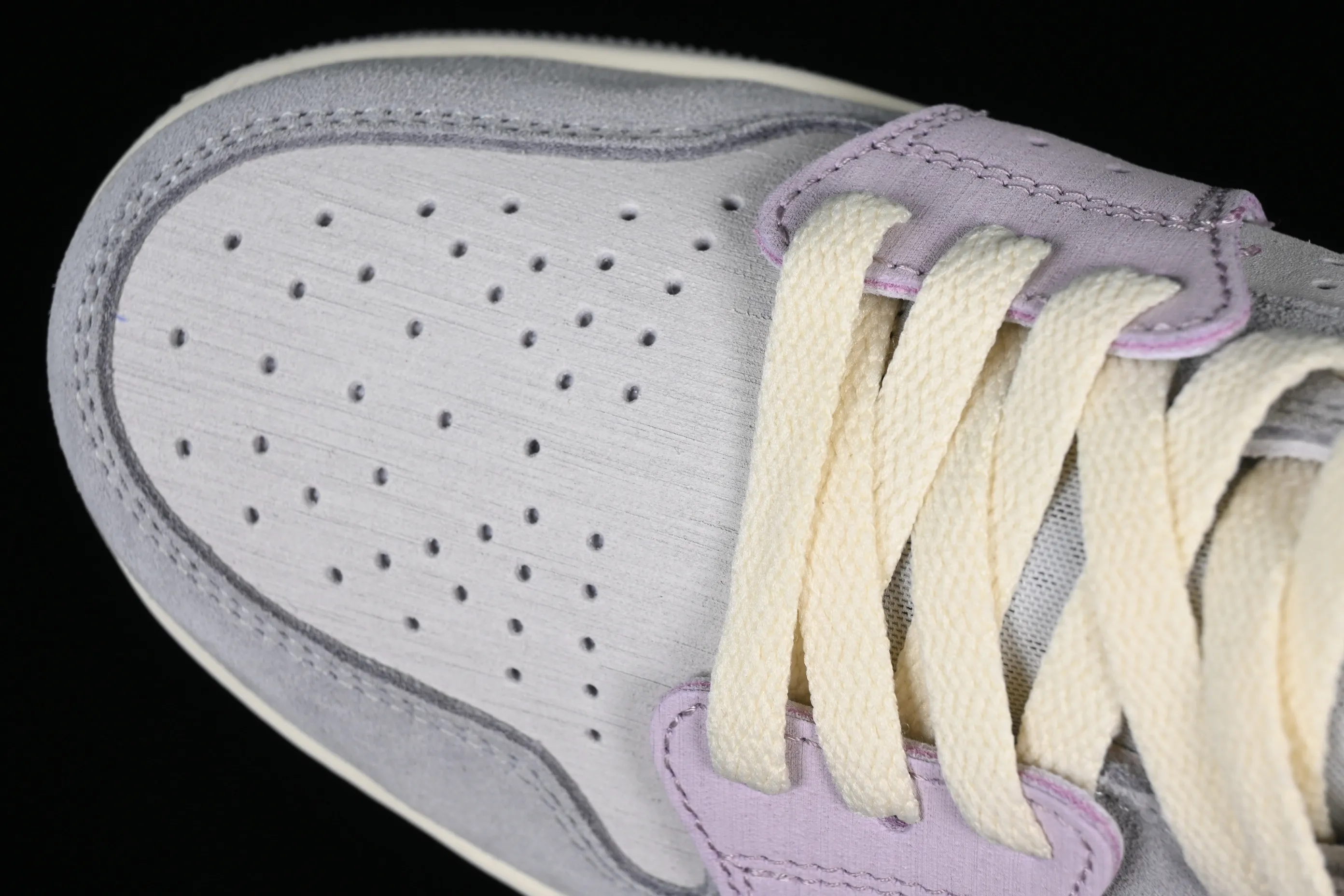All categories Air Jordan Jordan series basketball shoes Air Jordan 1 High Air Jordan 1 Zoom CMFT AJ1 Joe 1 gray and purple color matching DV1305-005
